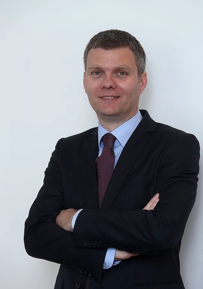 Direktor Številka dovoljenja:  Edvard Ribarić CV